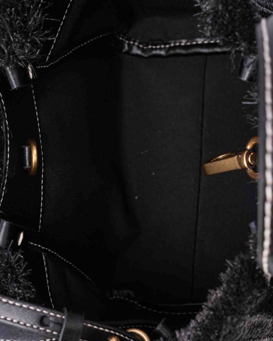 shop EMPORIO ARMANI Saldi Borsa: Emporio Armani borsa a mano in paglia intrecciata con charm logo.
Dimensioni: 15,5 x 15 x 10 cm.
Paglia intrecciata.
Made in China.
Doppio manico.
Charm logo in metallo.
Patch logato.
Tracolla regolabile.
Composizione: 85% Polietilene 15% Polipropilene.. Y3D278 YWQ5D-80001 number 3176338